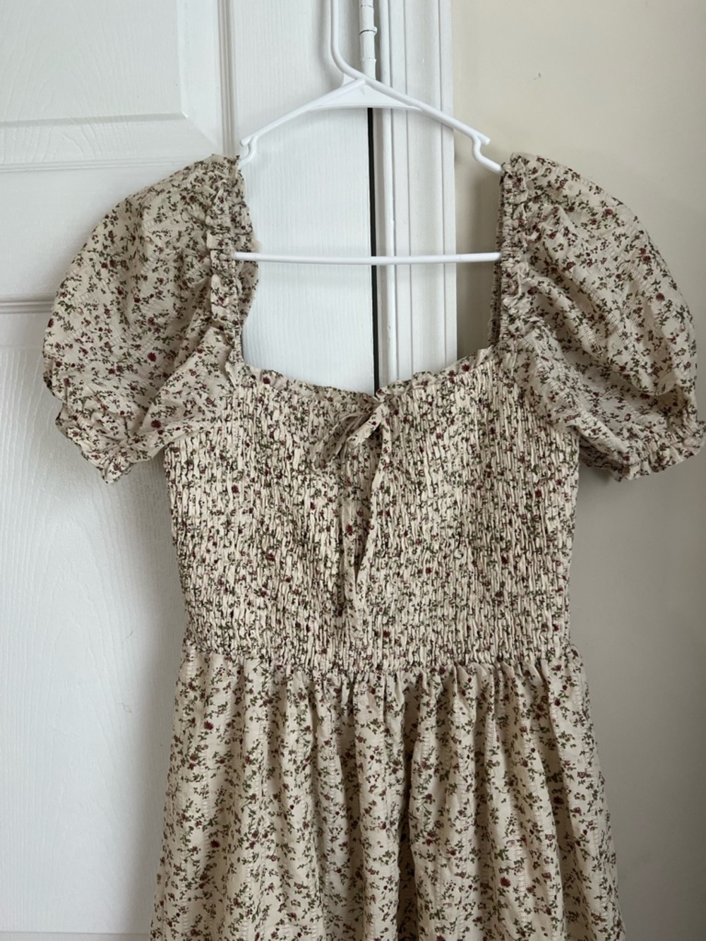 NWT Storia / Worth Collective Nya Beige Red Floral Smocked Dress Medium - Picture 6 of 16